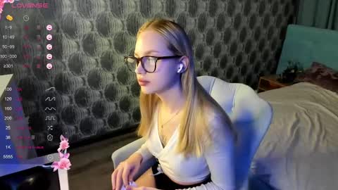 Snapshot of alice_elf chatting on December 27, 2024, 11:31 pm Alice online show from December 27, 2024, 11:31 pm