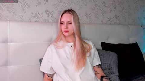 Snapshot of alice_elf chatting on October 1, 2025, 11:55 pm Alice online show from October 1, 2025, 11:55 pm
