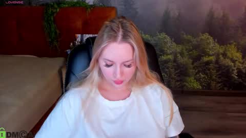 Snapshot of alice_elf chatting on October 14, 2025, 11:16 pm Alice online show from October 14, 2025, 11:16 pm