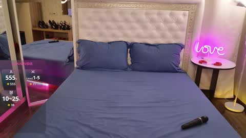 Snapshot of alice_gold__ chatting on October 14, 2025, 12:33 am Ur future wife Alice 8 pm - 4 am NY time online show from October 14, 2025, 12:33 am