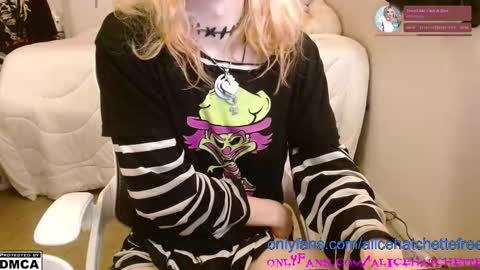 Snapshot of alice_hatchette chatting on October 15, 2025, 10:15 am Alice Hatchette online show from October 15, 2025, 10:15 am