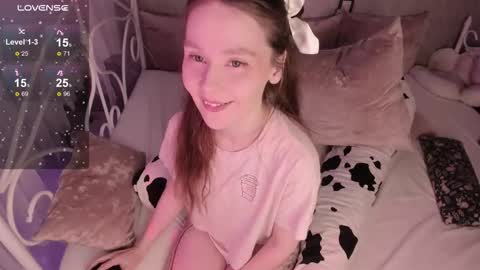 Snapshot of alice_kinky_girl chatting on November 12, 2025, 2:23 am Alice online show from November 12, 2025, 2:23 am