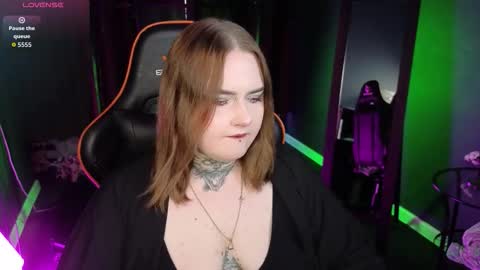 alice_linger online show from September 12, 2025, 3:12 pm