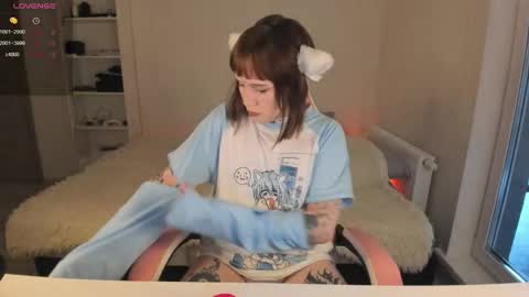 Snapshot of alice_moonshard chatting on October 11, 2025, 12:15 pm  Alice  online show from October 11, 2025, 12:15 pm