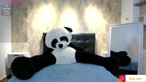 Snapshot of alice_rose5 chatting on October 6, 2025, 3:37 am Alice  online show from October 6, 2025, 3:37 am