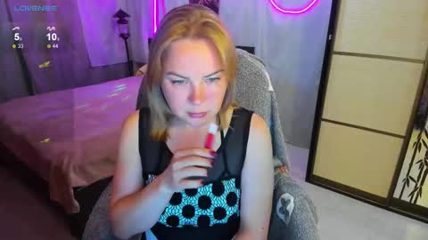 Snapshot of alice_sex_intellect chatting on September 18, 2025, 2:52 pm Alice online show from September 18, 2025, 2:52 pm
