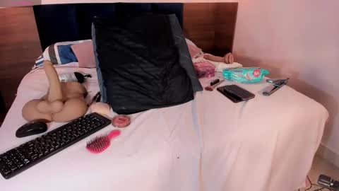 alice_simpson1 online show from January 15, 2025, 11:53 am