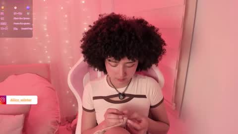 Snapshot of alice_wiinter chatting on December 5, 2025, 6:15 pm Alice online show from December 5, 2025, 6:15 pm