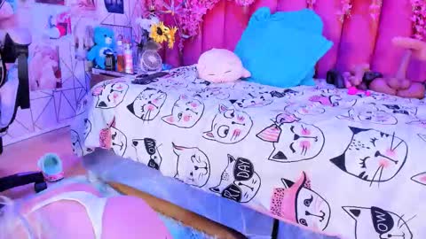 Snapshot of alicebenett_ chatting on February 7, 2026, 10:24 pm online show from February 7, 2026, 10:24 pm