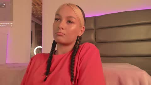 Snapshot of aliceclark__ chatting on October 16, 2025, 11:00 am Alice  online show from October 16, 2025, 11:00 am