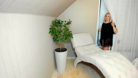 Alicee online show from December 13, 2024, 4:49 pm