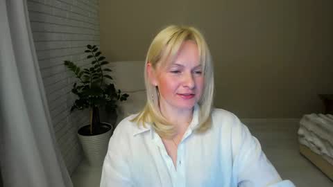 Snapshot of alicee__grace chatting on February 17, 2026, 7:53 pm Alicee online show from February 17, 2026, 7:53 pm