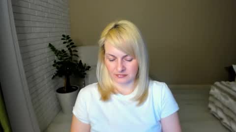 Snapshot of alicee__grace chatting on February 24, 2026, 6:28 pm Alicee online show from February 24, 2026, 6:28 pm