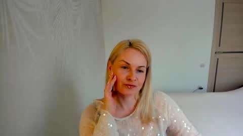 Snapshot of alicee__grace chatting on March 19, 2026, 8:18 am Alicee online show from March 19, 2026, 8:18 am
