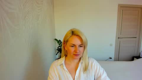 Alicee online show from March 25, 2026, 12:33 pm