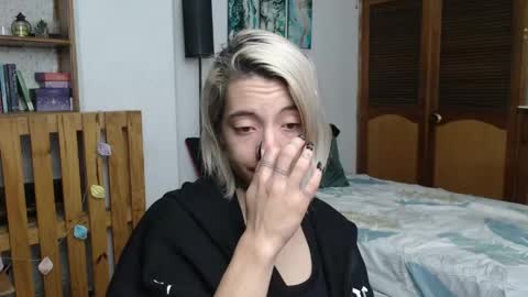 alicee_logan_ online show from April 28, 2026, 2:49 am