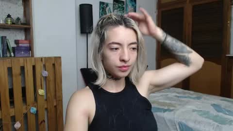 alicee_logan_ online show from April 29, 2026, 2:04 am