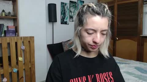 alicee_logan_ online show from May 4, 2026, 3:02 am