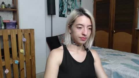 alicee_logan_ online show from May 5, 2026, 1:57 am