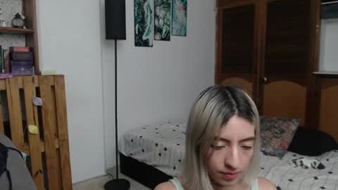 alicee_logan_ online show from June 19, 2026, 1:43 am