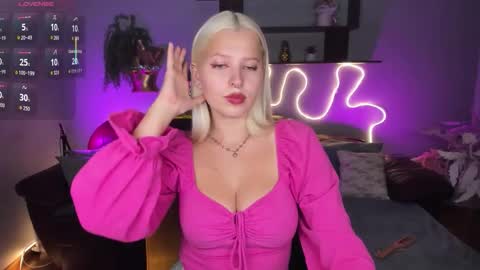 Snapshot of alicefreman chatting on September 19, 2025, 11:55 am Alice online show from September 19, 2025, 11:55 am