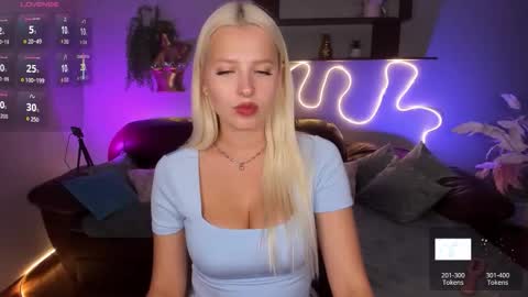 Snapshot of alicefreman chatting on September 28, 2025, 10:09 am Alice online show from September 28, 2025, 10:09 am