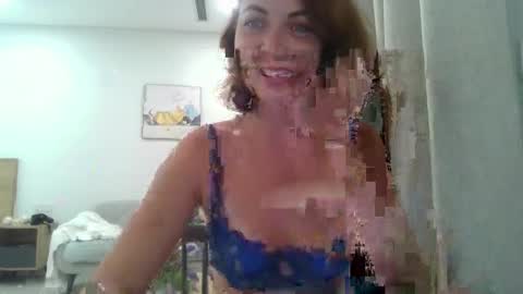 Snapshot of alicehoney_ chatting on April 20, 2026, 1:03 pm alicehoney_ online show from April 20, 2026, 1:03 pm