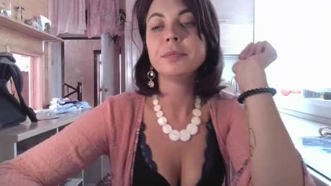 Snapshot of alicehoney_ chatting on May 15, 2026, 12:01 pm alicehoney_ online show from May 15, 2026, 12:01 pm