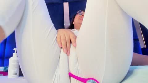 alicehott_05 online show from May 6, 2026, 4:08 am