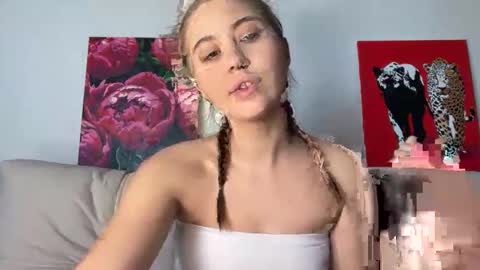 aliceinlustland online show from May 15, 2026, 1:07 pm