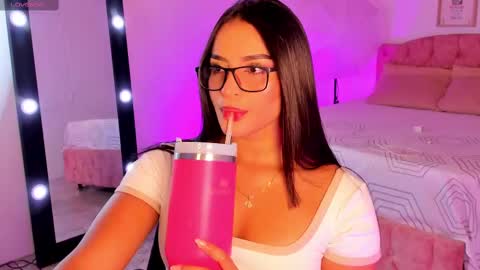 Snapshot of alicekiing_ chatting on October 7, 2025, 2:09 am  ALICEKIING online show from October 7, 2025, 2:09 am
