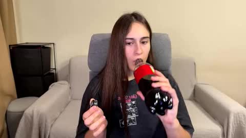 Snapshot of alicekollt chatting on November 5, 2025, 5:24 pm alicekollt online show from November 5, 2025, 5:24 pm