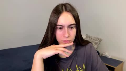 alicekollt online show from May 4, 2026, 1:56 am