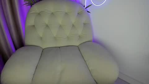 AliceLevine online show from November 11, 2025, 5:07 am