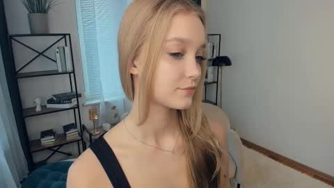 Snapshot of alicemelison chatting on March 3, 2026, 8:53 am Serena online show from March 3, 2026, 8:53 am