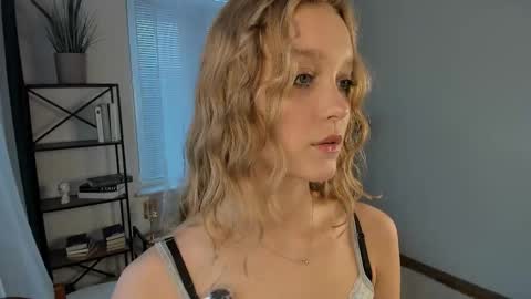 Snapshot of alicemelison chatting on March 4, 2026, 9:37 am Serena online show from March 4, 2026, 9:37 am