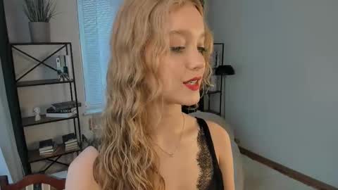 Snapshot of alicemelison chatting on March 5, 2026, 12:01 pm Serena online show from March 5, 2026, 12:01 pm