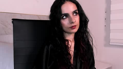 alicenoir_ online show from December 16, 2024, 1:53 am