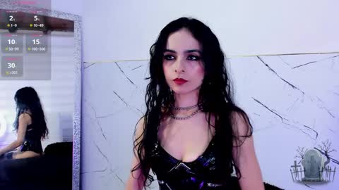 alicenoir_ online show from December 17, 2024, 8:43 pm