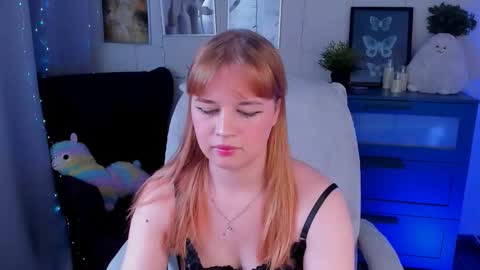 Snapshot of alicepopsy chatting on November 22, 2025, 11:20 am Alice online show from November 22, 2025, 11:20 am