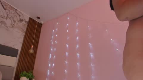          online show from October 29, 2025, 7:59 pm