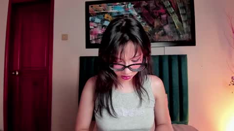 Alice Thompsom online show from April 28, 2026, 1:37 am