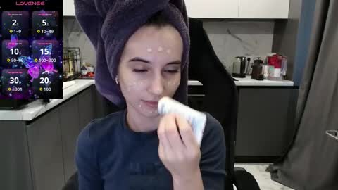 Snapshot of aliceweiss_ chatting on September 18, 2025, 3:30 am Alice online show from September 18, 2025, 3:30 am