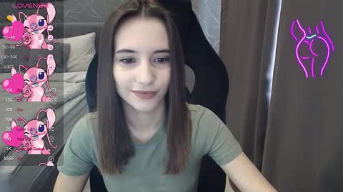 Snapshot of aliceweiss_ chatting on November 7, 2025, 8:14 am Alice online show from November 7, 2025, 8:14 am