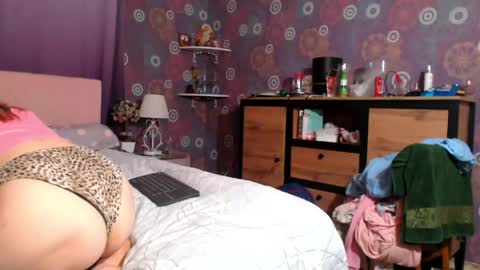 alicewetsquirt online show from June 6, 2026, 11:42 pm