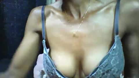 alicia253177 online show from September 18, 2025, 5:37 pm