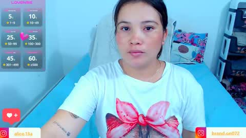 CATALINA Y ANDRES online show from March 12, 2025, 9:03 pm