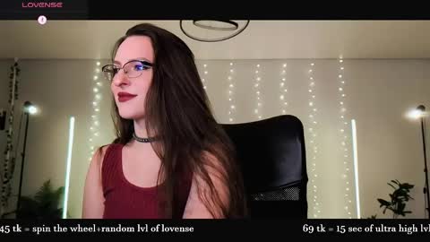 Snapshot of alicia_art_ chatting on April 10, 2026, 5:39 pm Alicia online show from April 10, 2026, 5:39 pm