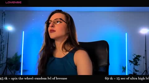 Snapshot of alicia_art_ chatting on April 12, 2026, 5:40 pm Alicia online show from April 12, 2026, 5:40 pm