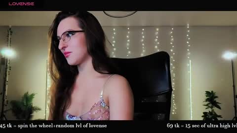 Snapshot of alicia_art_ chatting on April 18, 2026, 8:42 pm Alicia online show from April 18, 2026, 8:42 pm